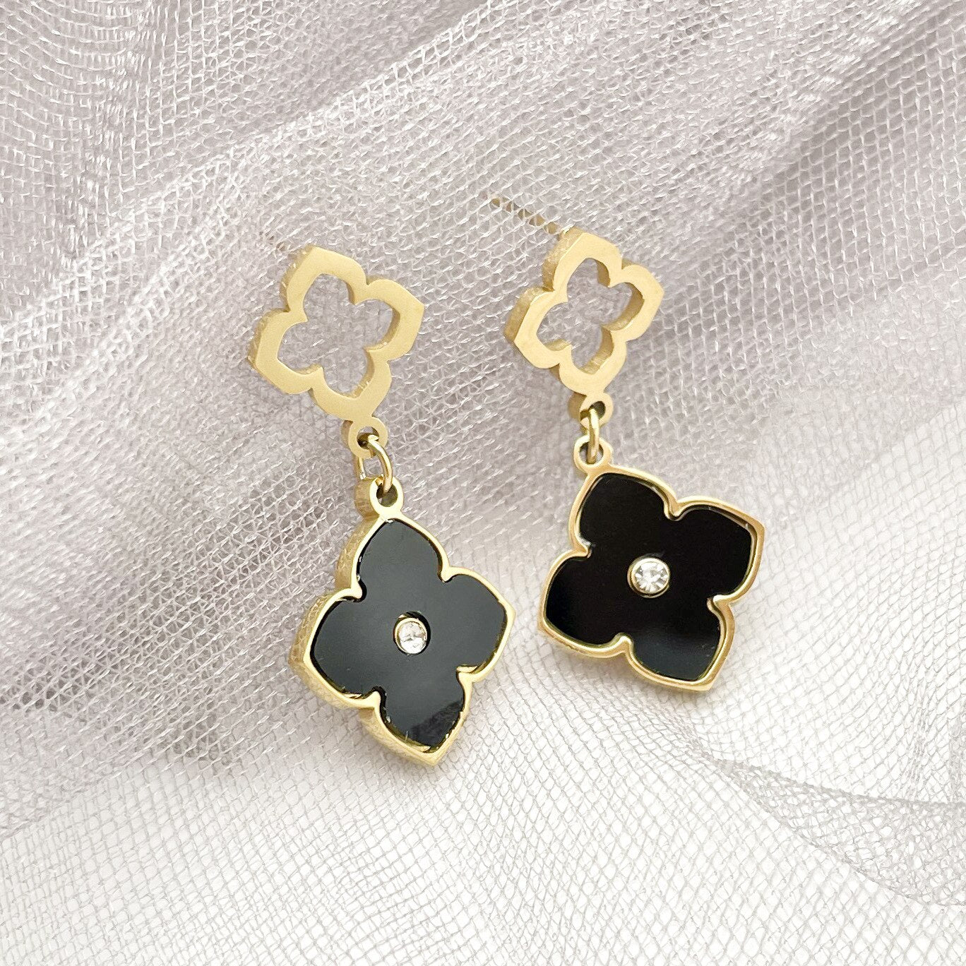 14K Gold Simple Clover Earrings