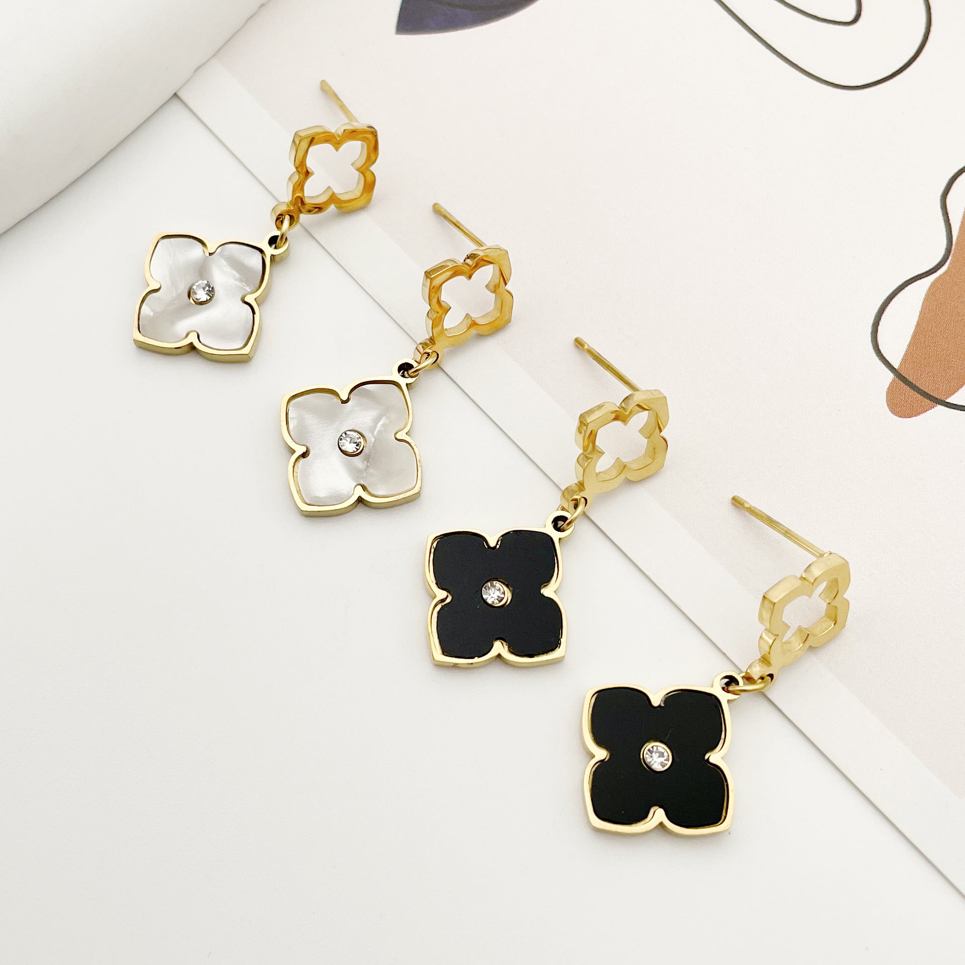 14K Gold Simple Clover Earrings